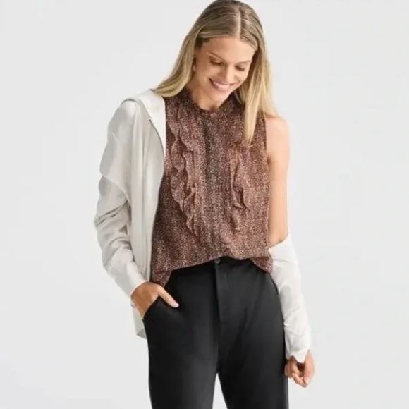 CAbi The Ruffle Top Floral Print Sleeveless Womens Size L Chiffon Blouse 6319 - Picture 2 of 14